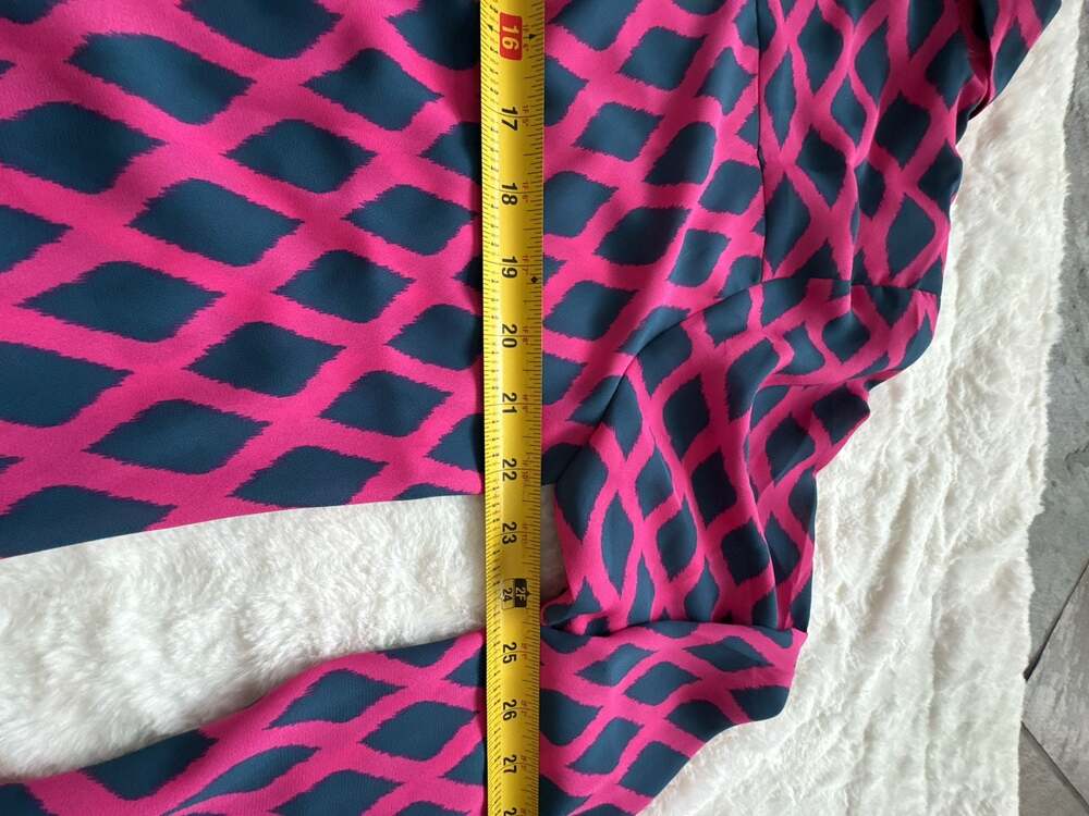 Ann Taylor Size Medium Pink & Navy Geometric Print Blouse 100% Polyester - Picture 3 of 8